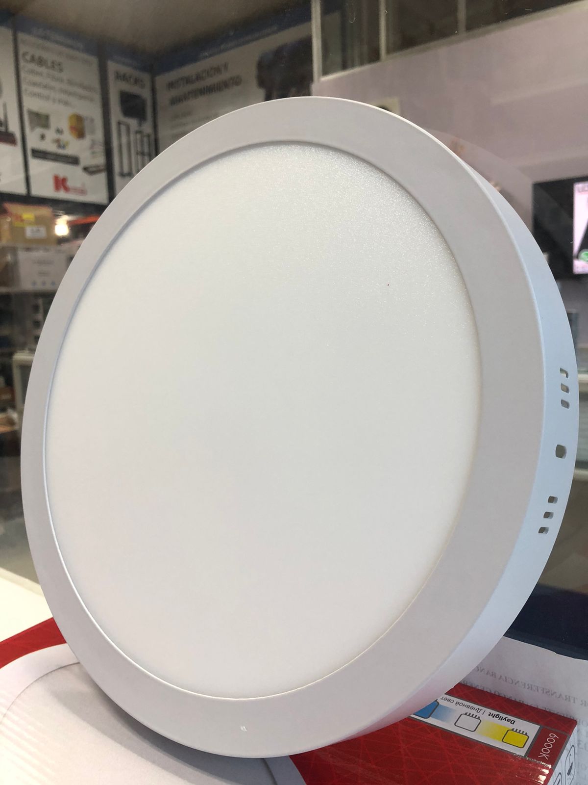 Panel LED redondo de 24 watts, luz blanca, superficial, acabado en color blanco, 100-277V – TekLed 165-03956