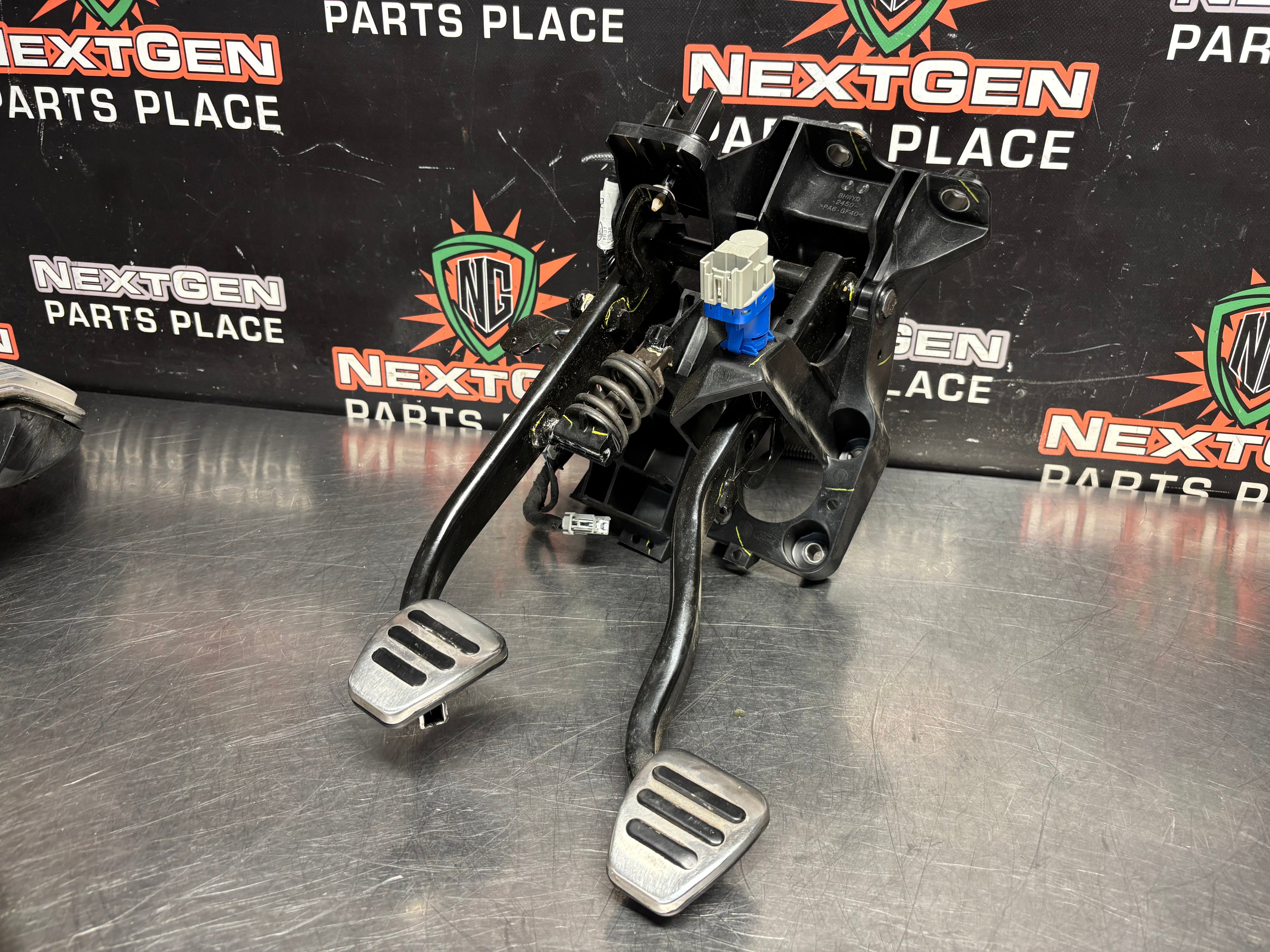 2015 FORD MUSTANG GT HYDRAULIC CLUTCH BRAKE PEDAL ASSEMBLY OEM #1498
