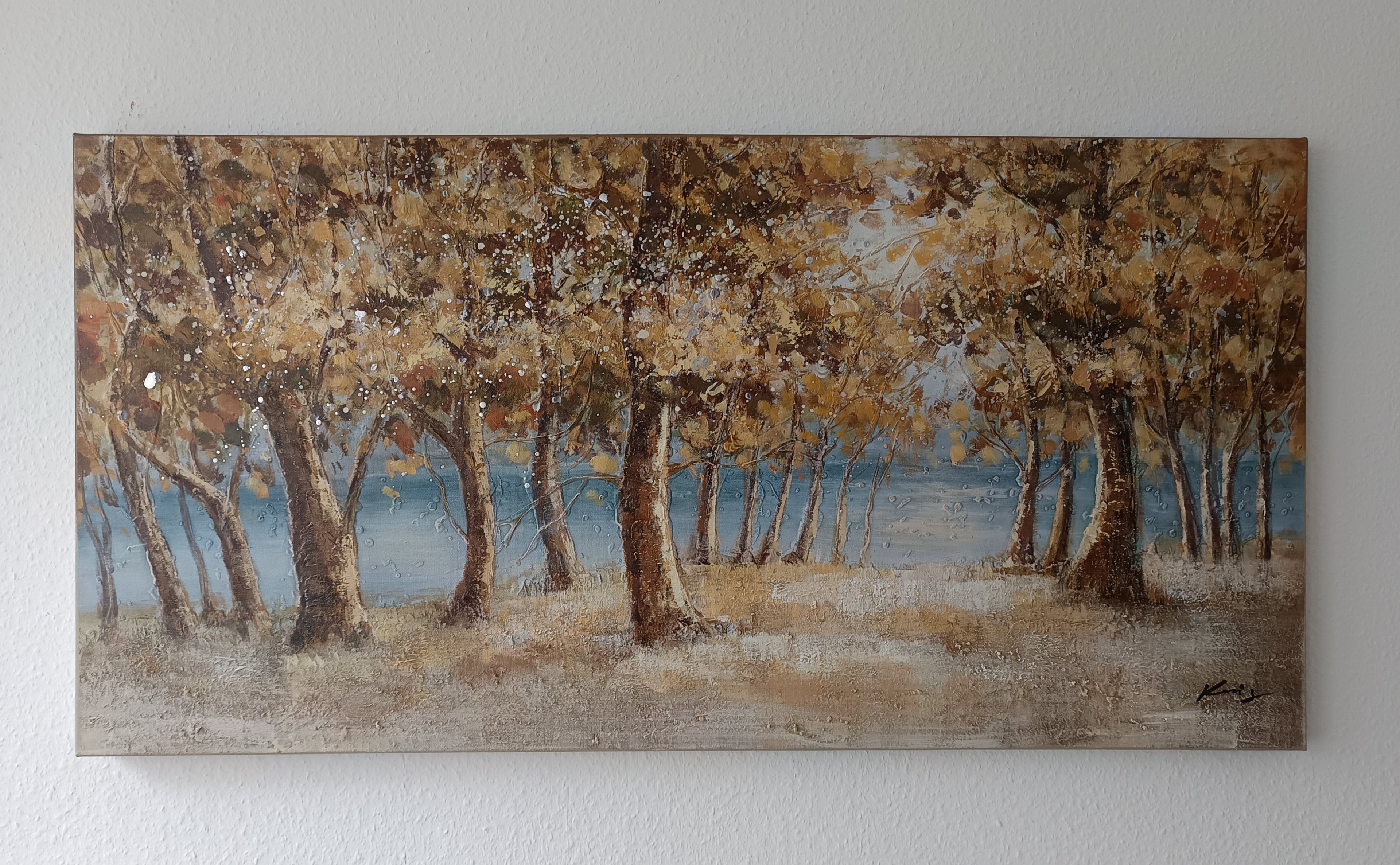 Seeblick unter Bäumen