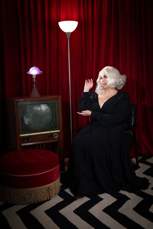 Laura Palmer Twin Peaks cosplay images in Retro Lovely Masquerade