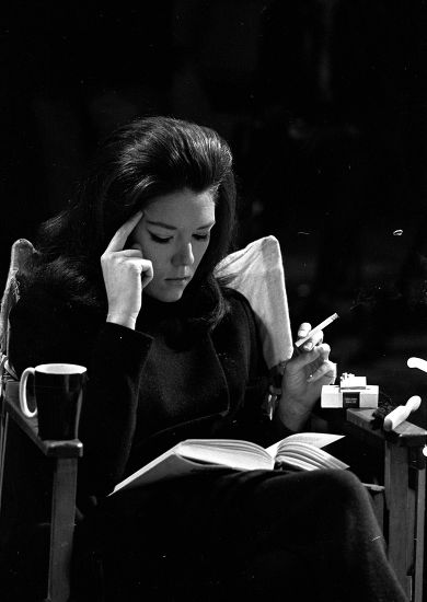 Diana Rigg Smoking 新闻传媒库存照片- 库存图片| Shutterstock Editorial